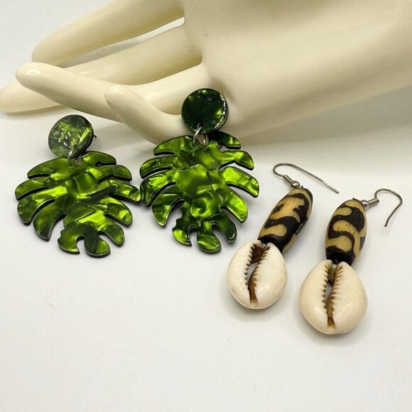 2 Pair TROPICAL Earrings - Acrylic Palm Leaf / Bone & Shell Earrings - Picture 1 of 9